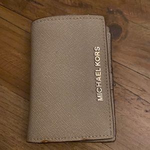 Michael Kors Small Wallet - bifold snap